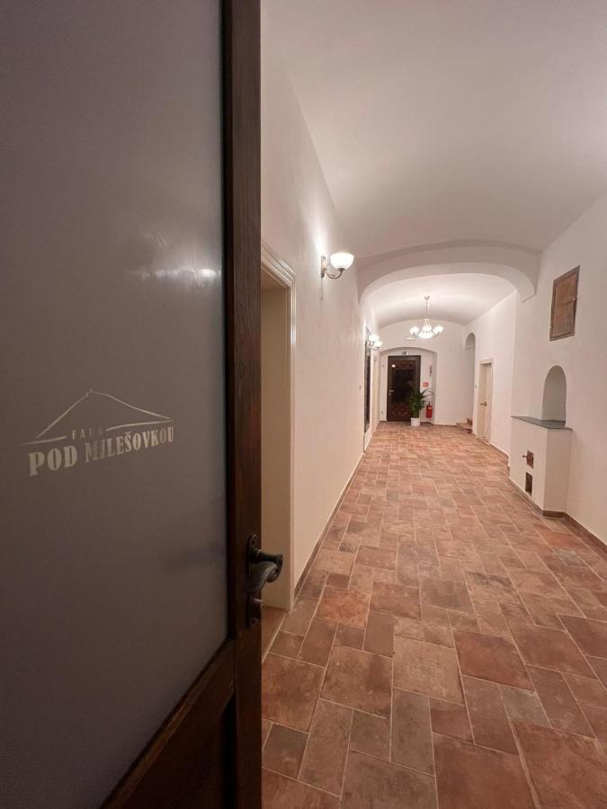 Penzion Fara Pod Milesovkou Velemin Extérieur photo